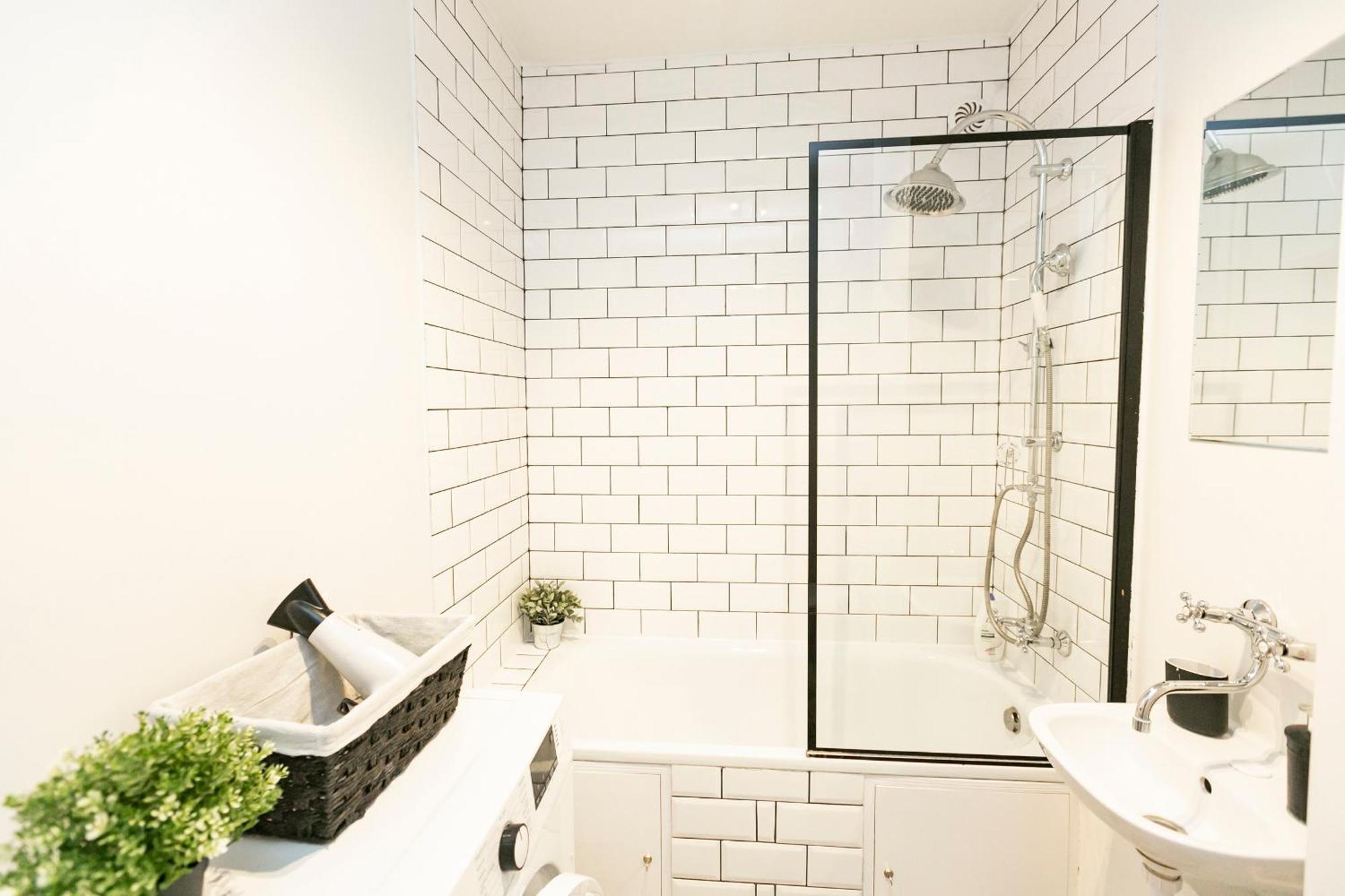 Nowogrodzka 78 - Apartament Dla 4 Osob - 200M Od Szpitala Klinicznego Na Lindleya - 1Km Do Dworca Centralnego - Wifi - Smart Tv 45 Cali Varsovie Extérieur photo