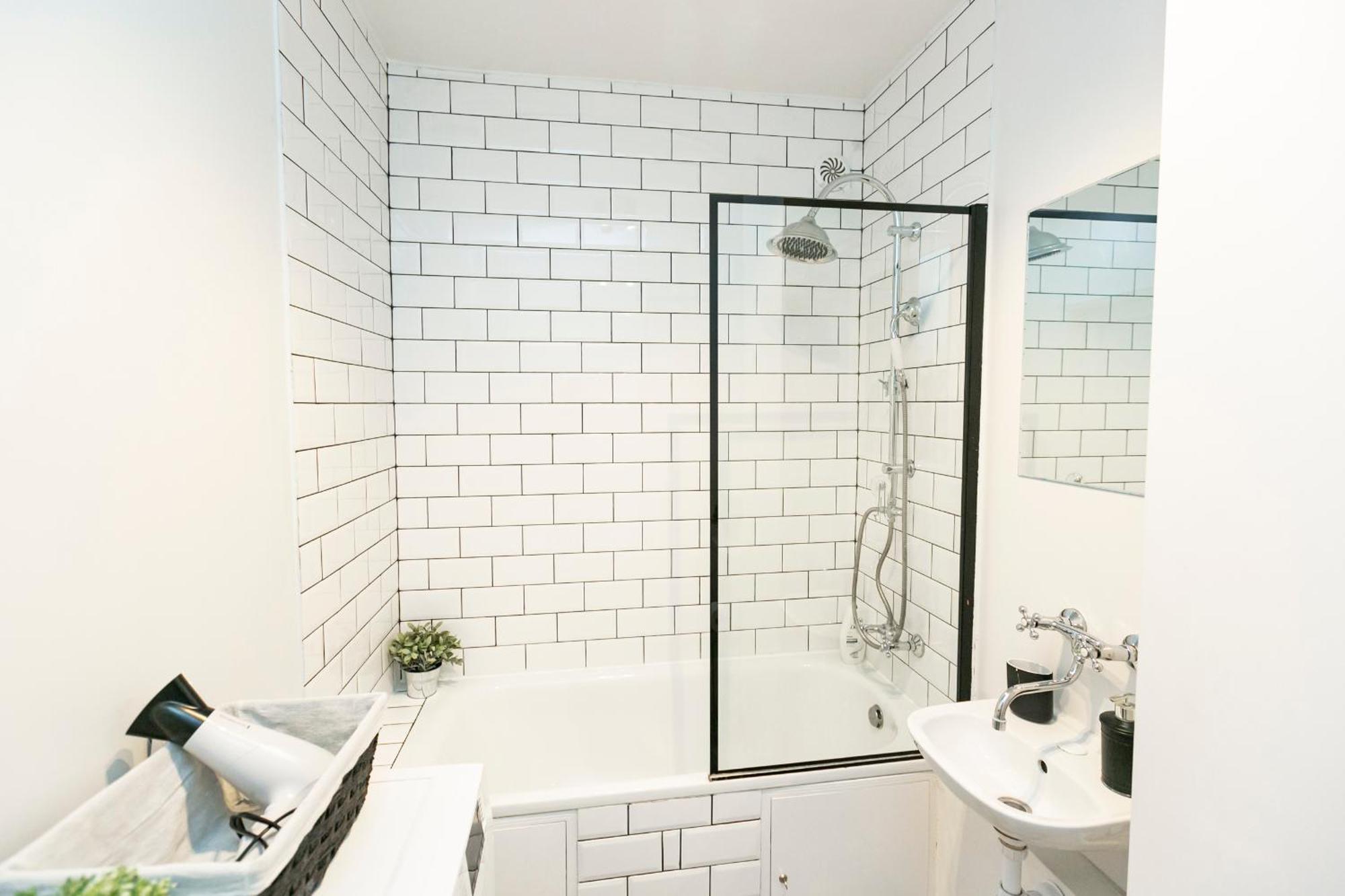 Nowogrodzka 78 - Apartament Dla 4 Osob - 200M Od Szpitala Klinicznego Na Lindleya - 1Km Do Dworca Centralnego - Wifi - Smart Tv 45 Cali Varsovie Extérieur photo